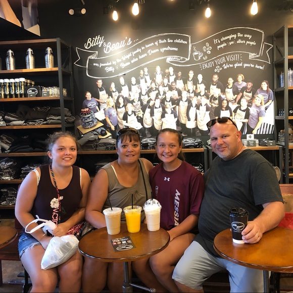 Meet your Posher, Lisa - Picture 2 of 2